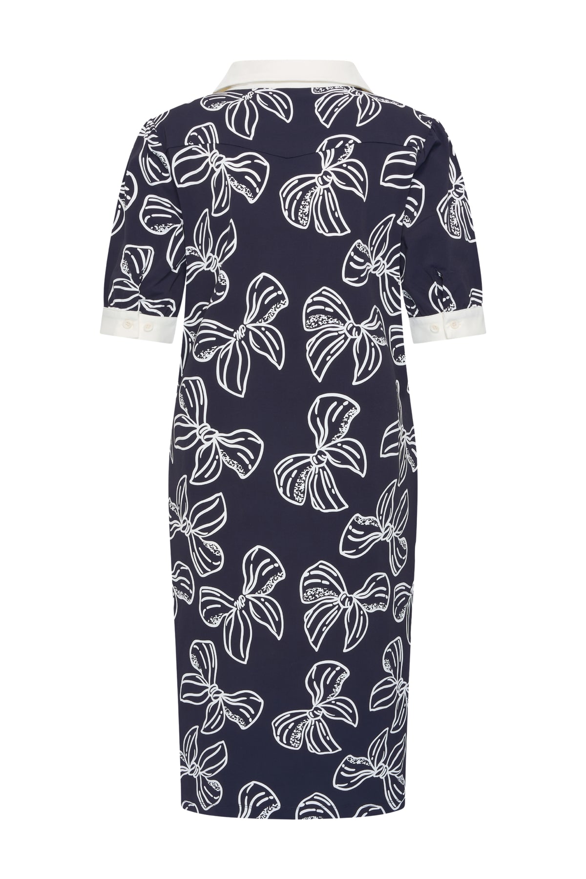 Mi Piace travel jurk met polokraag en strikprint in navy en offwhite, modieus en comfortabel voor reizen en casual gelegenheden.