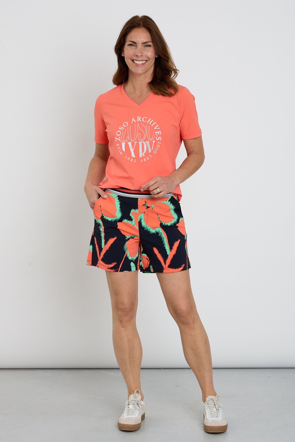Groene Zoso Naomi Travel Short met elastische taille en zakken, casual en comfortabel voor reizen en vrije tijd.