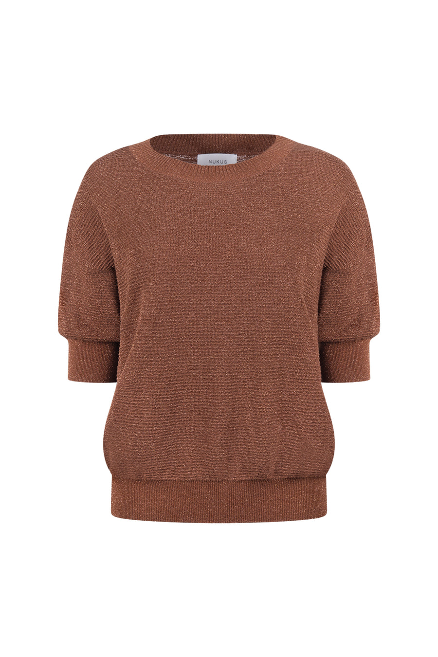 Nukus Kinty Lurex Espresso top met glanzende lurex details en korte mouwen, gedragen door een model.