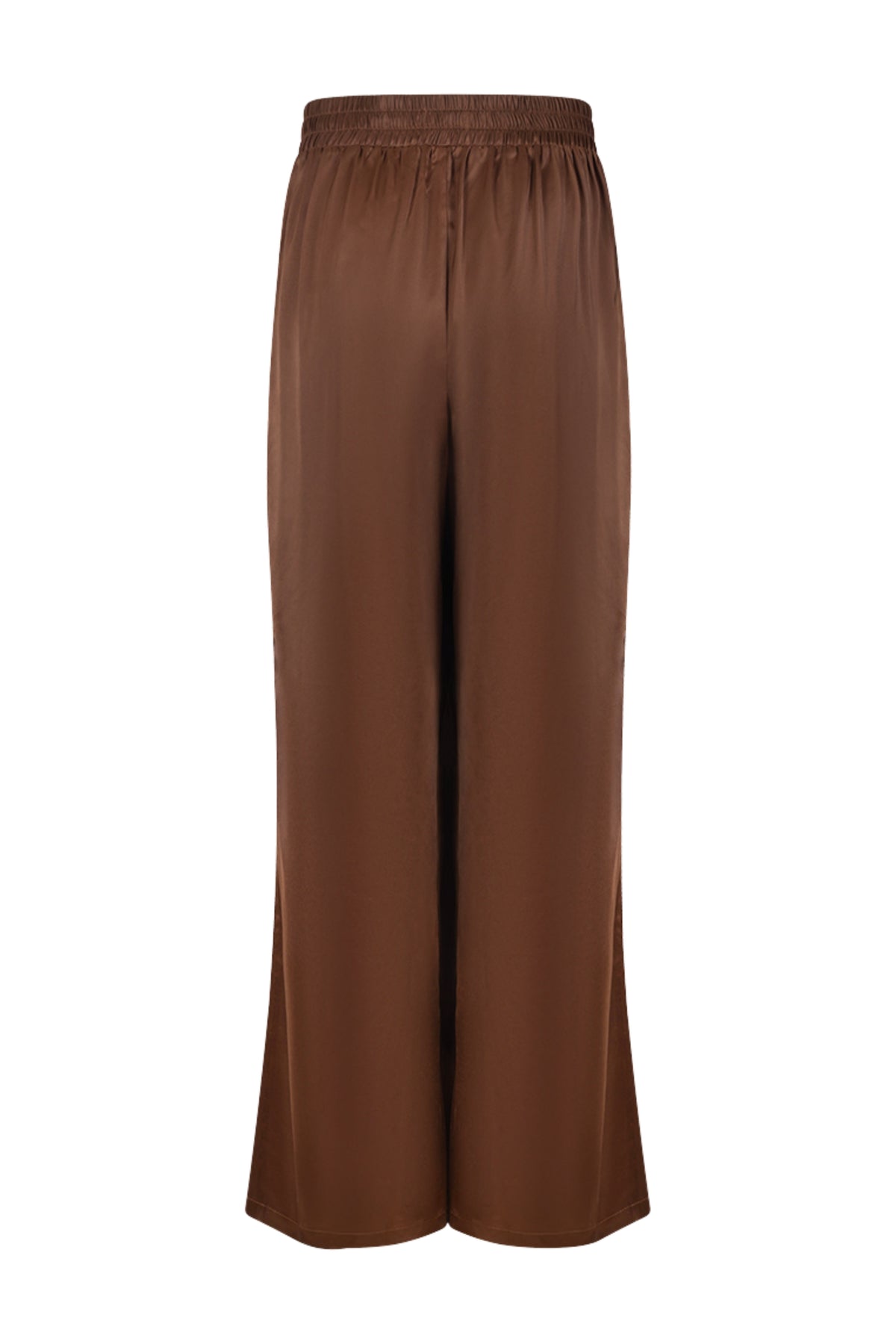 Nukus June Shiny Espresso broek met glanzende afwerking, getoond in de afbeelding, geschikt voor casual en stijlvolle gelegenheden.