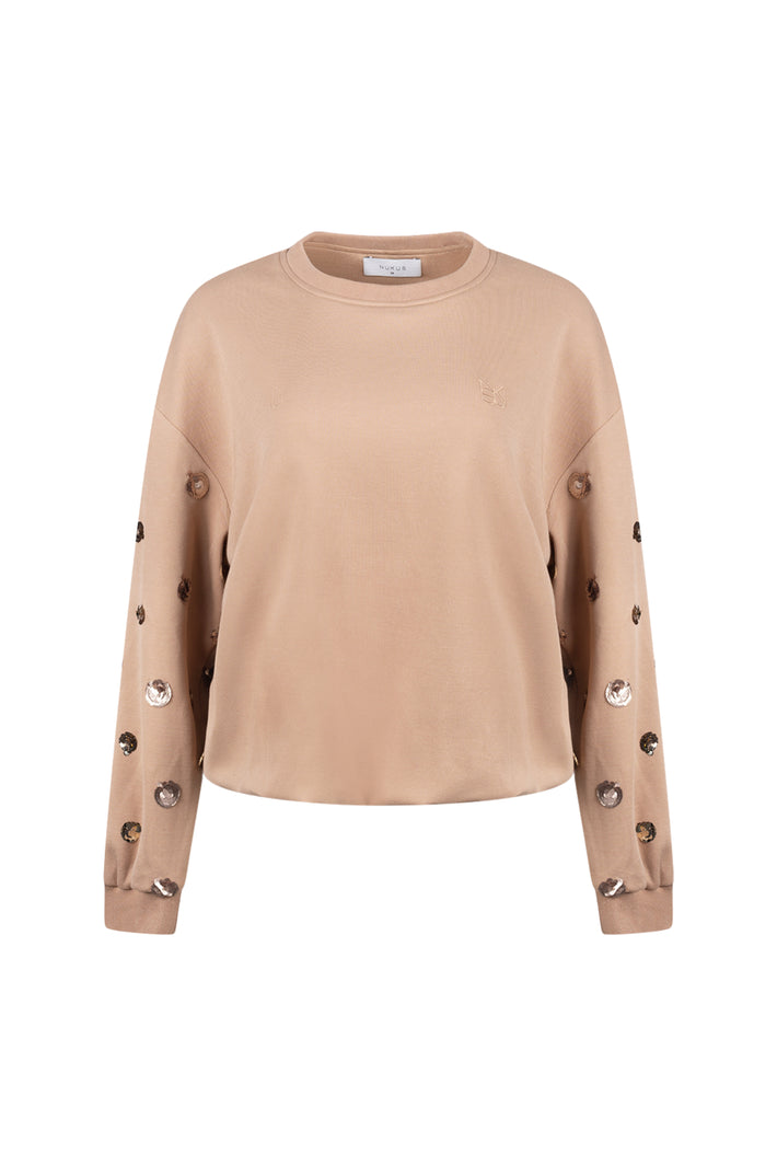Nukus Trui Sara Paillet Toffee, zachte knitwear met glanzende pailletten, damesmode, close-up van de getoonde trui