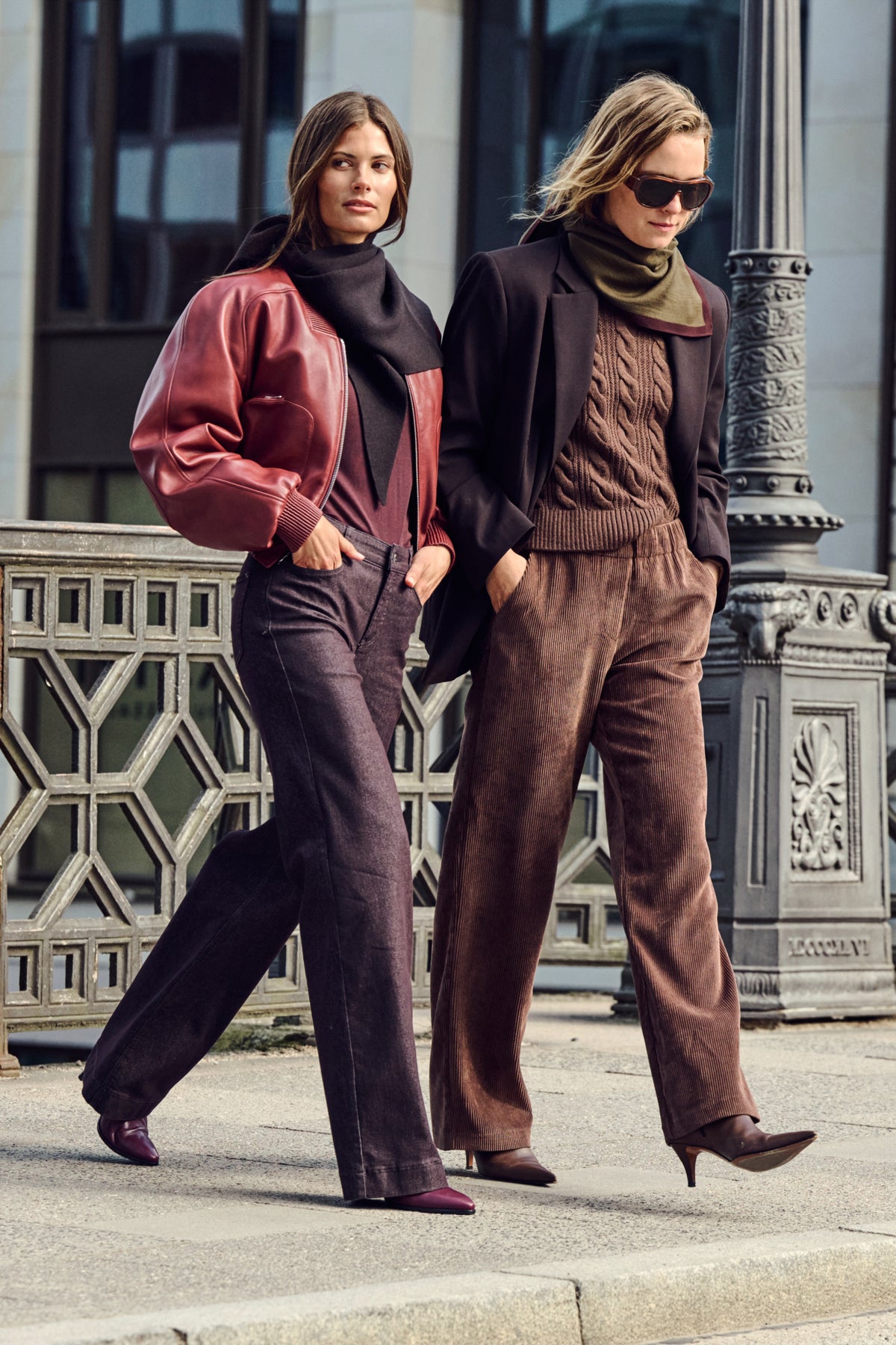 Bruine wide fit jeans van MAC Jeans Dream Wide Brown Rinsed, L34, met een loszittende pasvorm en ruw afgewerkte afwerking.