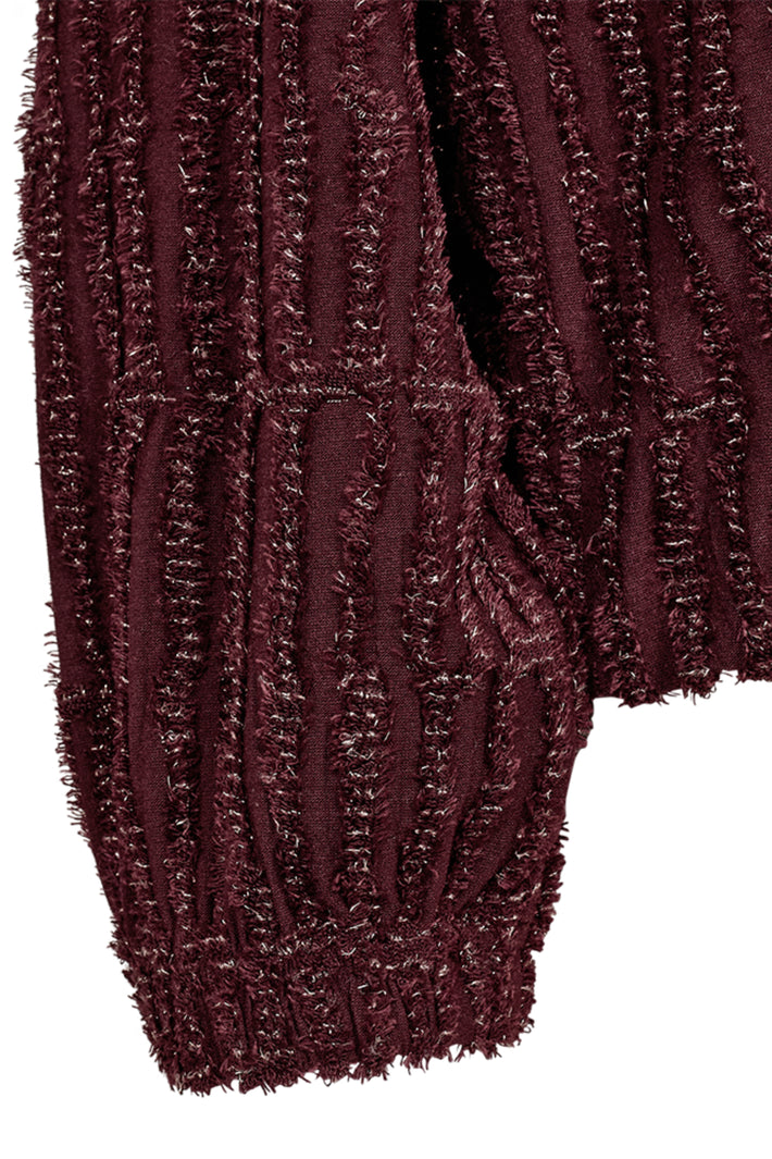 Donkere blauwe trui van Freequent, Fqmarisol Port Royale met ronde hals en zachte stof, gedragen door een model.