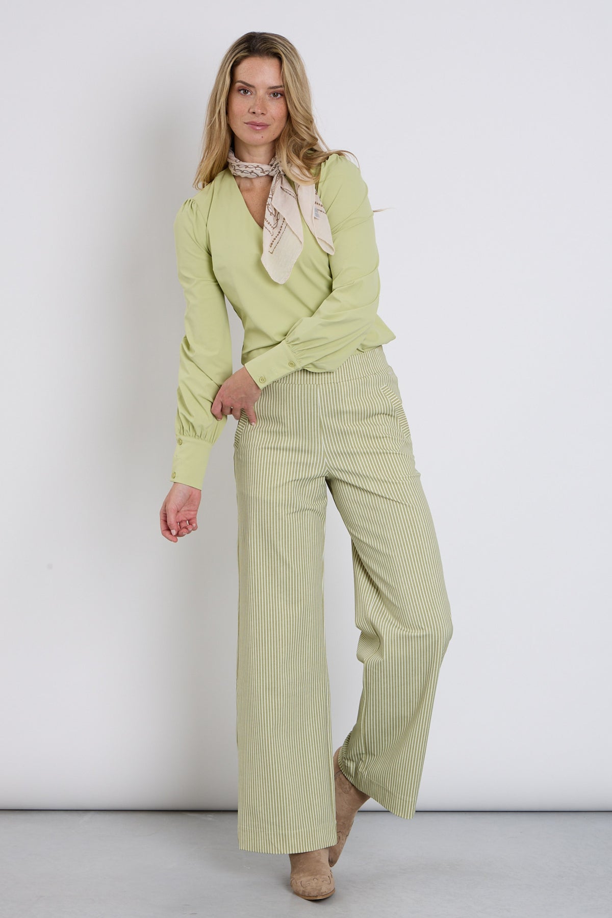 Mi Piace reisbroek Small Stripe Print Winter Pear, met gestreept patroon en comfortabele snit, geschikt voor winterse reizen.