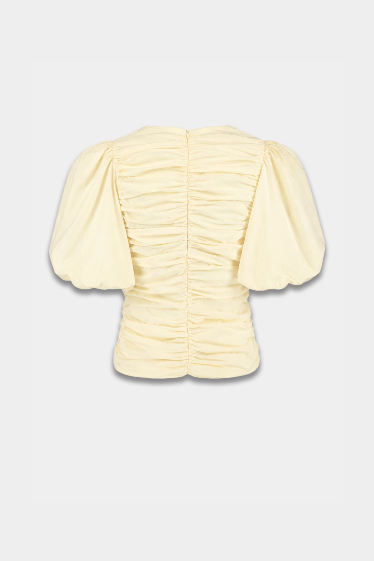 Harper & Yve Top Niko Almond Oil met zachte, elegante uitstraling, zichtbaar in de afbeelding.