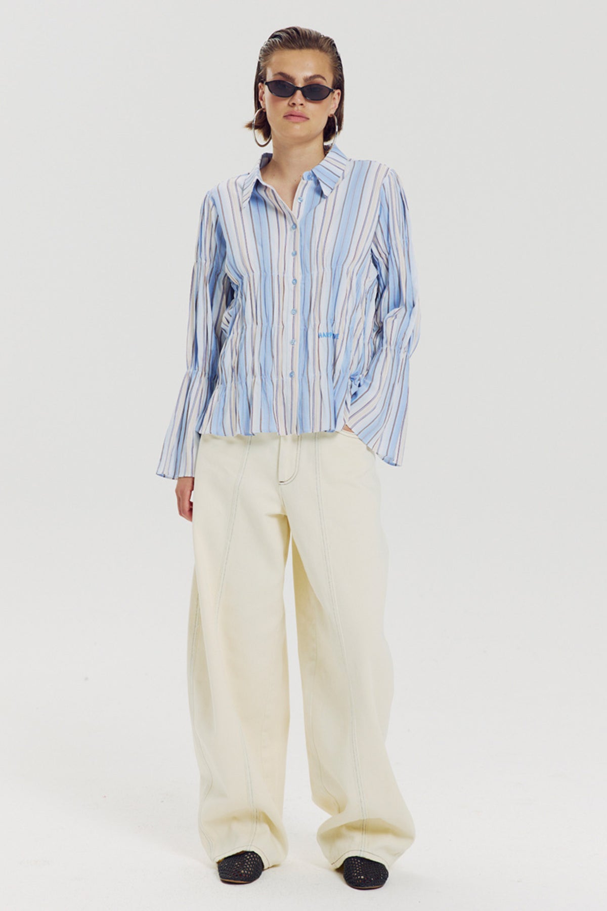 Blouse Senna Daydream Blue van Harper & Yve, lichte blauwe blouse met vrouwelijke pasvorm en elegante details.
