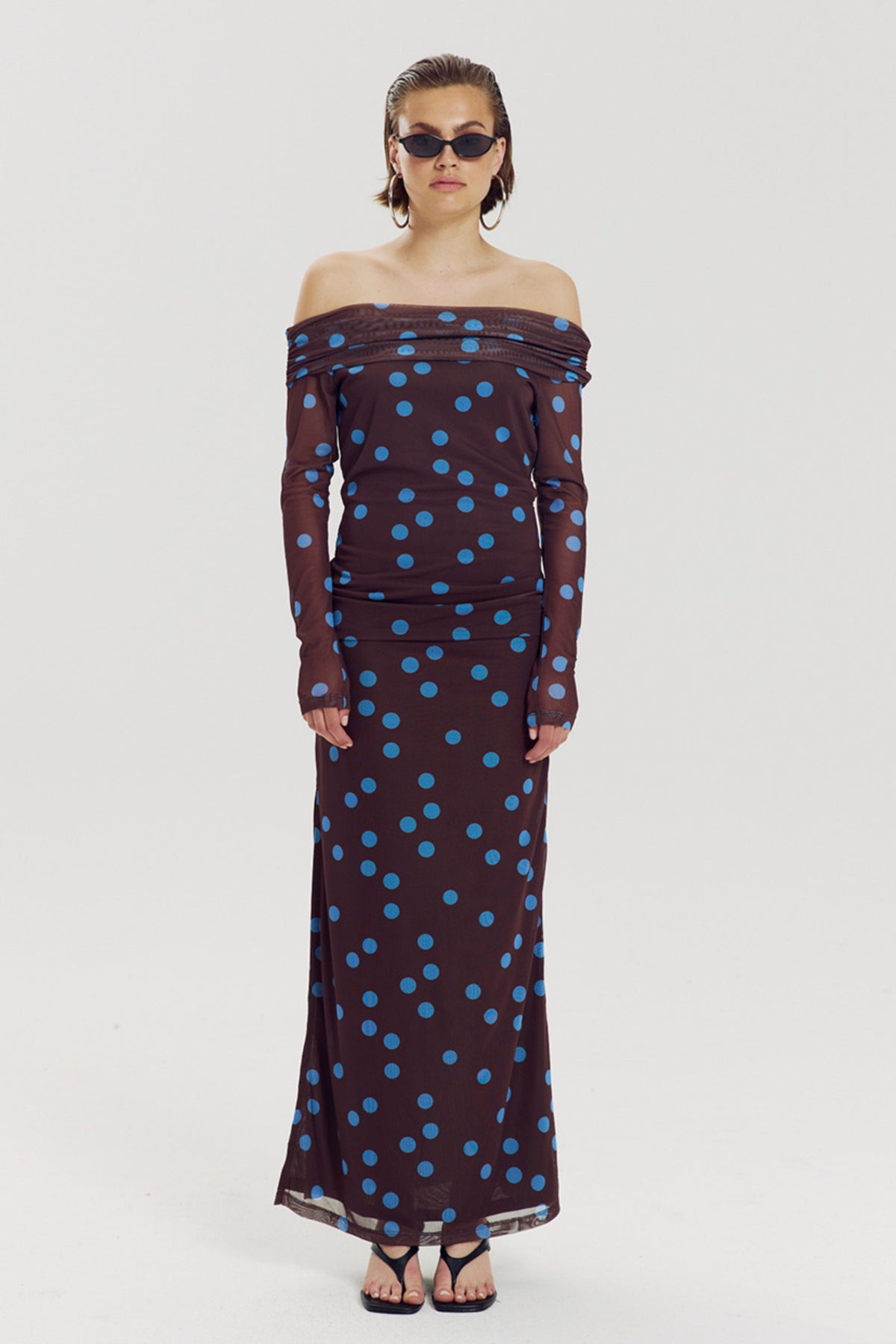 Blauwe rok met polkadots van Harper & Yve, Leny AW6T000, getoond op model met een casual stijl