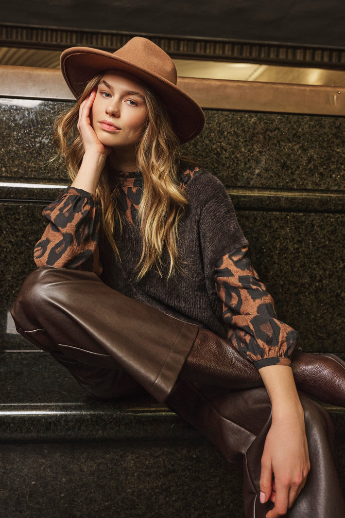 Rino & Pelle hoed Valerio Cinnamon Toast met brede rand en warme uitstraling, perfect voor stijlvolle winterkleding.