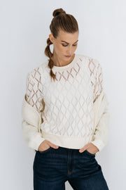 Dames sweater Percie Diamond Holes van Maicazz & Zizo, met gevouwen mouwen en diamantpatroon, op een witte achtergrond.