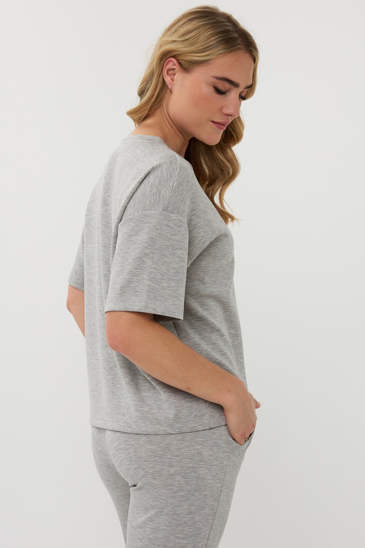 Lichtgrijze melange oversized modal T-shirt van EsQualo, casual en comfortabel met een losse pasvorm.