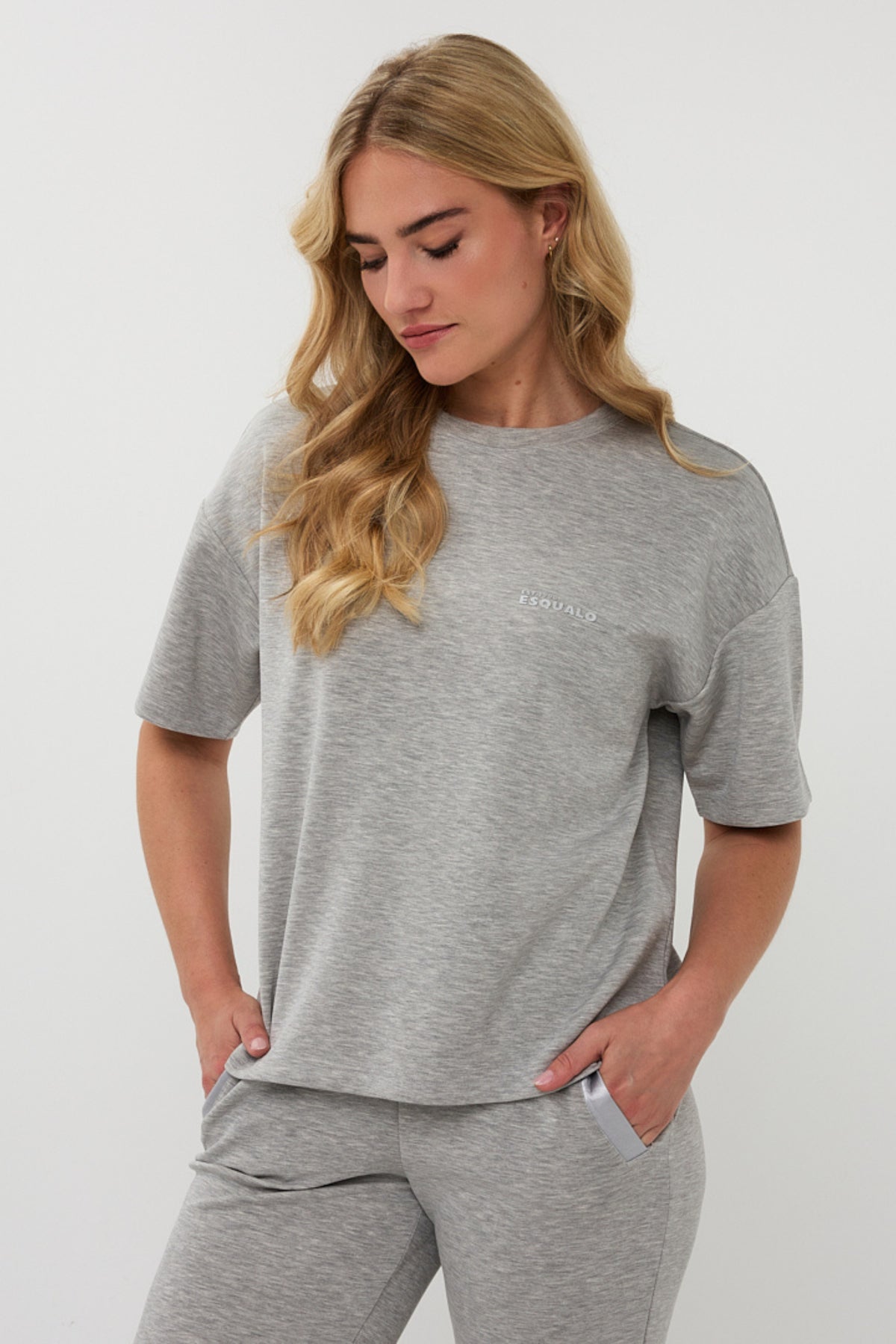 Lichtgrijs melange oversized modal T-shirt van EsQualo, casual en comfortabel voor dagelijks gebruik.