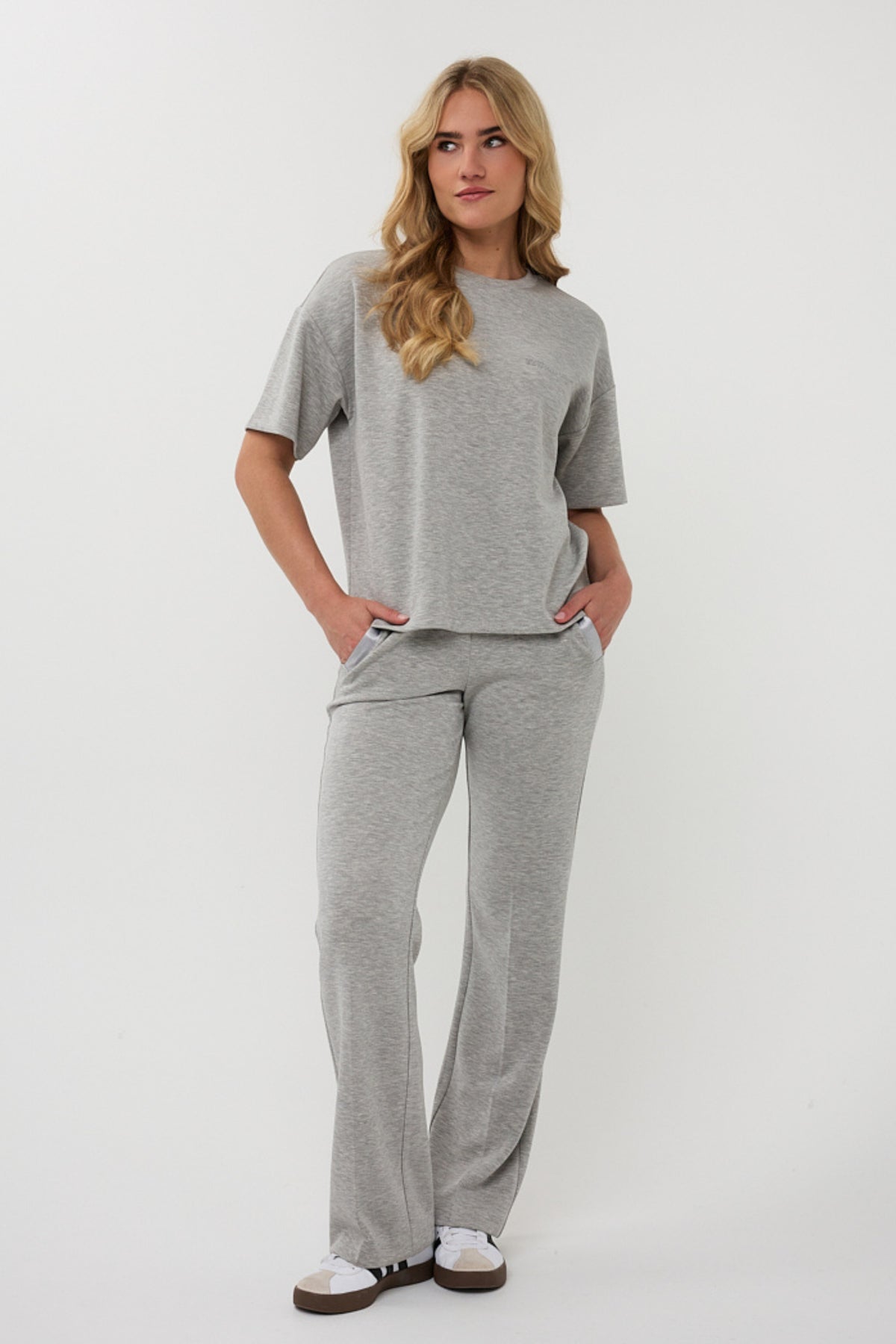 Lichtgrijze oversized modal T-shirt van EsQualo met melange patroon, casual en comfortabel dames T-shirt.