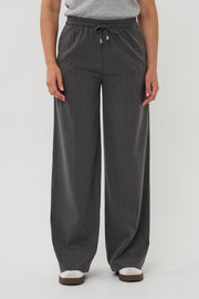 Grijze melange broek met drawstrings en strepen, EsQualo Pinstripe broek model Larissa, casual en comfortabel design