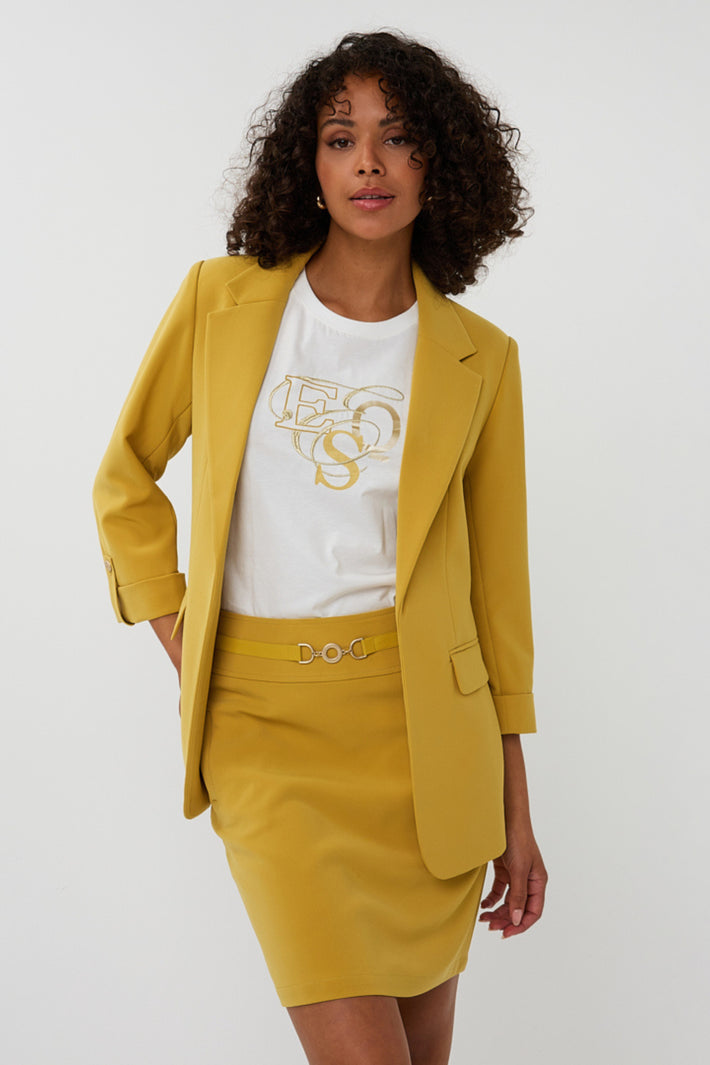 EsQualo blazer Turn Up City Golden Olive, modieus damesblazer met gouden olijfont en stijlvolle pasvorm, op een mannequin gedragen.