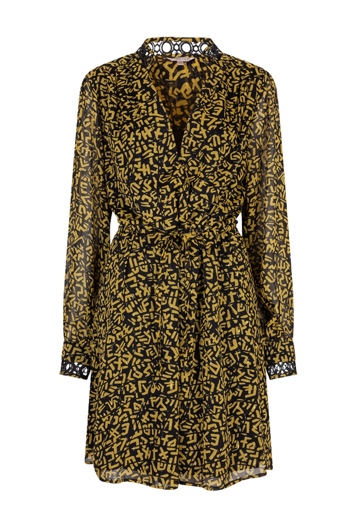 EsQualo jurk Unified Print F25.15505 met kleurrijk bloemenpatroon, korte mouwen en casual stijl, gedragen door een model.