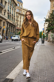 Lange midi rok van modal in olijfgroen door EsQualo, met elegante pasvorm en vloeiende stof.