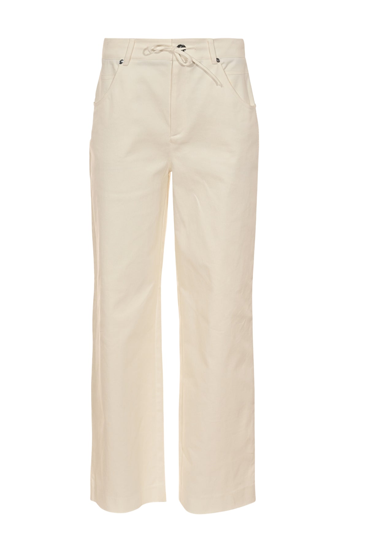 Lichtbeige Shay broek van Maicazz & Zizo, getoond in een close-up op een model met een neutrale achtergrond