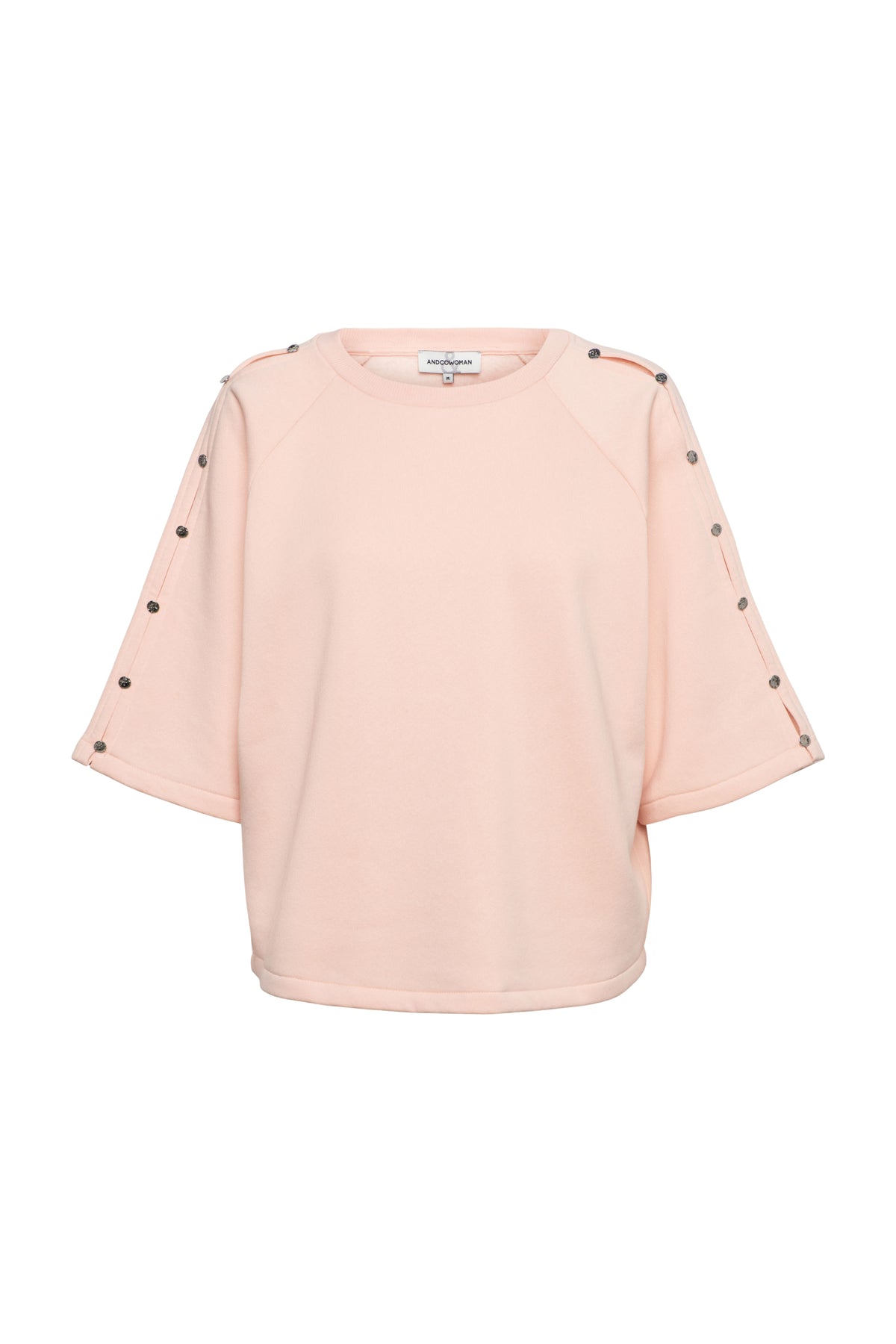 Roze trui Sterre Powder Pink van &Co woman, zachte gebreide structuur, gedragen door een model.