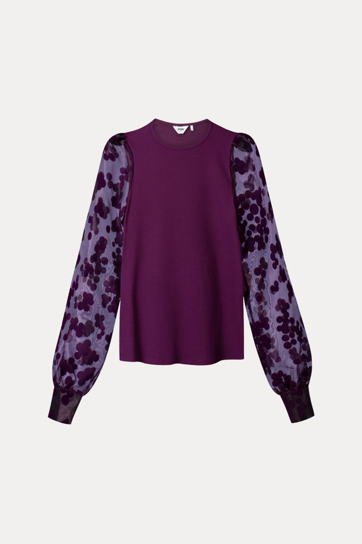 POM Amsterdam top Britt Dark Plum Purple, stijlvolle damesblouse met lange mouwen en ronde hals, donker paarse kleur.