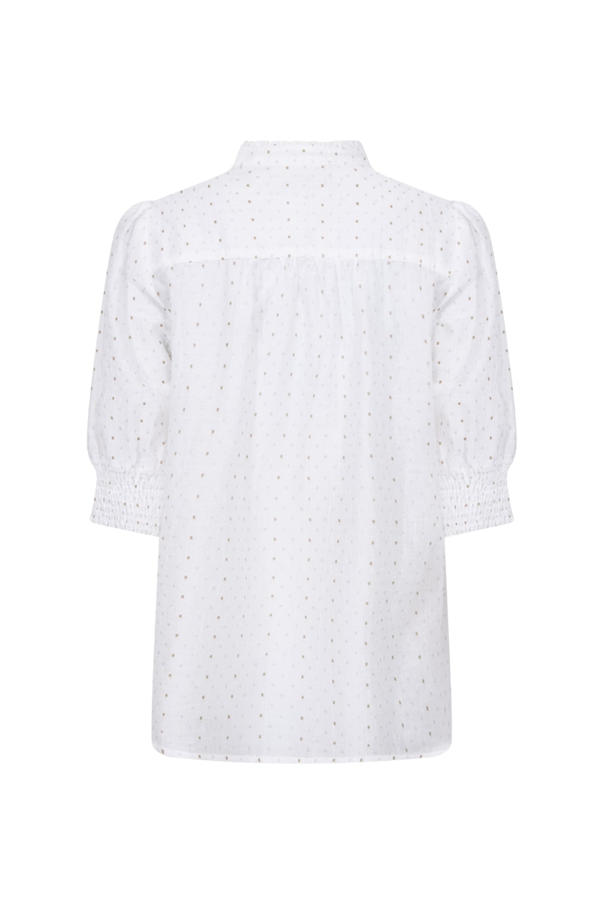 Witte blouse van Freequent met zilveren details, model Fqlory Brilliant White Silver 208002, gedragen door een model.