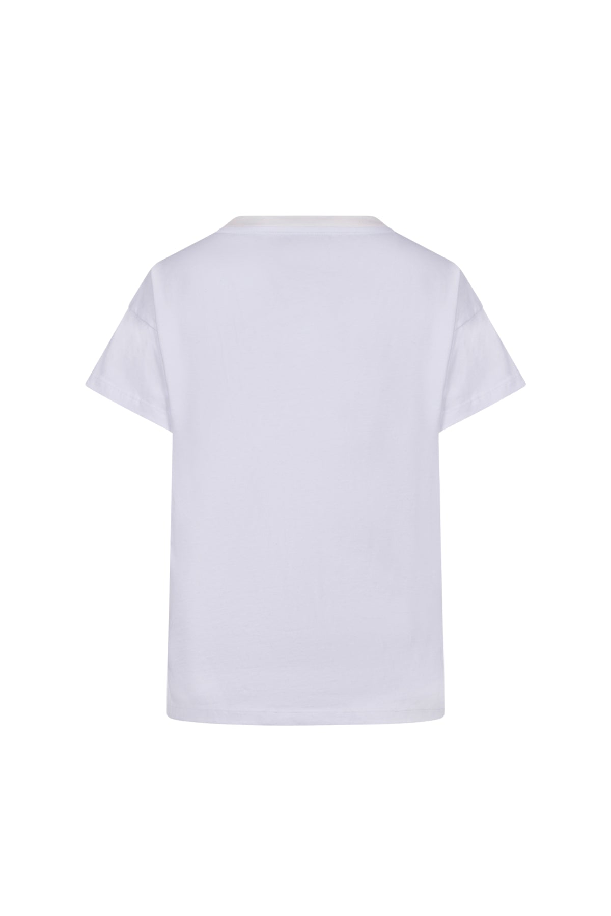 Lichtbeige Nukus T-shirt Senna Offwhite Chocolate met ronde hals en korte mouwen, gedragen door een model.