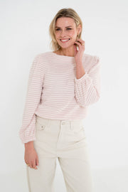 Roze gestreepte trui van Maicazz & Zizo, comfortabel en stijlvol, gedragen door een model.