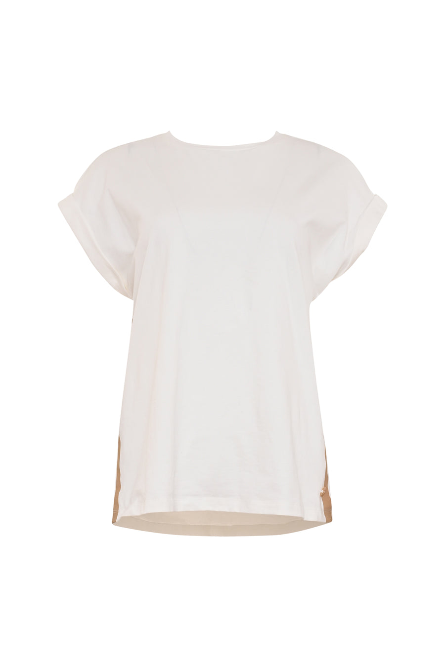 Offwhite camel T-shirt van Maicazz & Zizo met Nana print, casual en comfortabel, gedragen door een model.