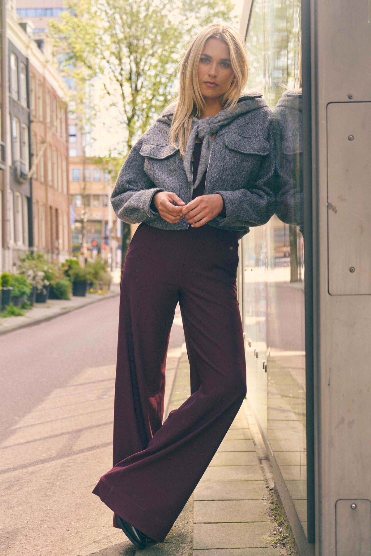 Bordeaux rode Mira elastische twill jersey broek van Para Mi, L32, met comfortabele pasvorm en casual stijl.