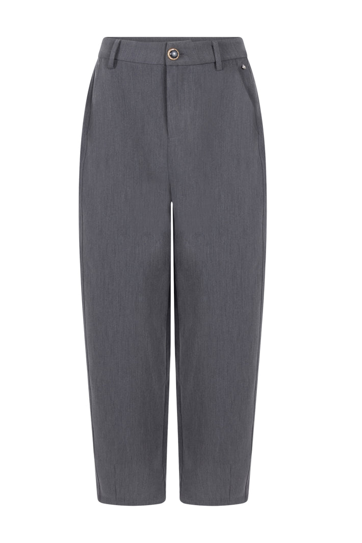 Gebreide broek van Tramontana, Tailored Barrel Fit in grafiet melange, zichtbaar op model met rechte snit en comfortabele pasvorm.