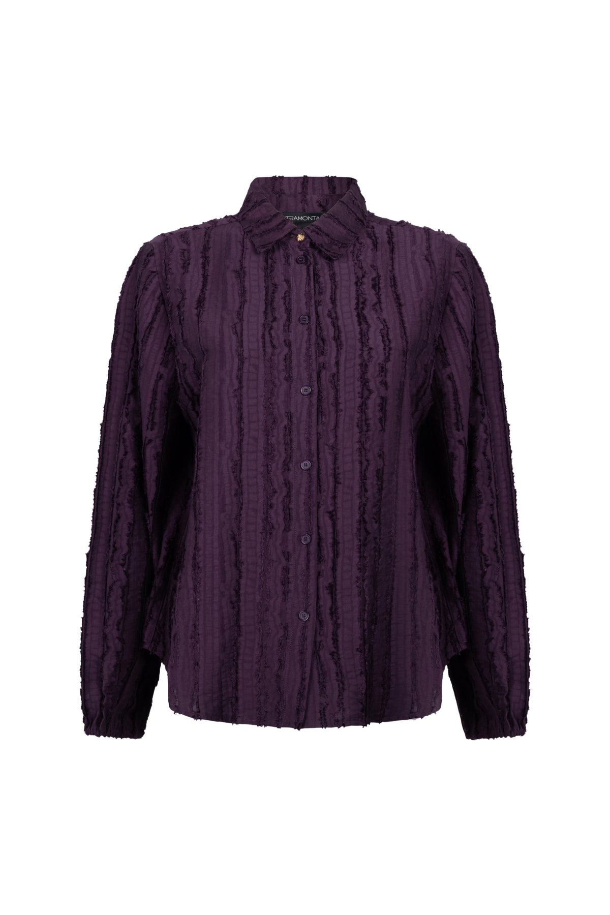 Zwarte en aubergine gestreepte blouse van Tramontana met textuur, gedragen door een model.