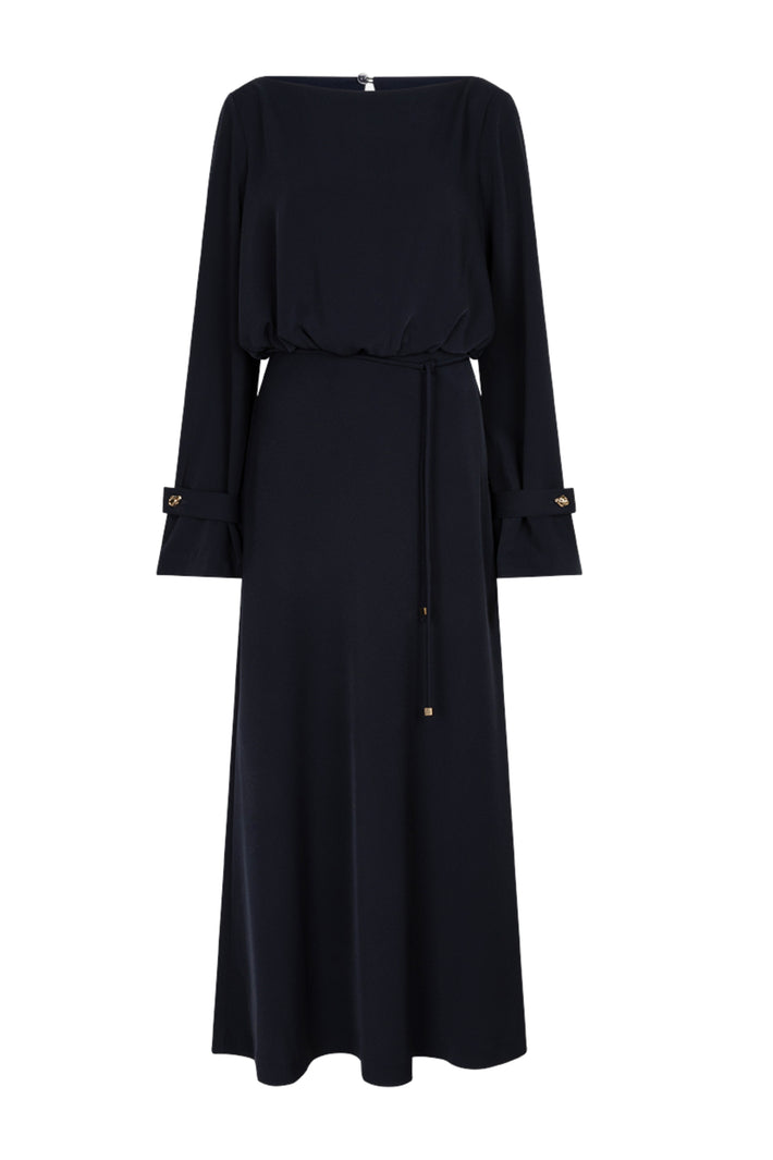Diepe navy jurk Desley van Ibana, getailleerd model met lange mouwen en elegante uitstraling, zichtbaar op de afbeelding.