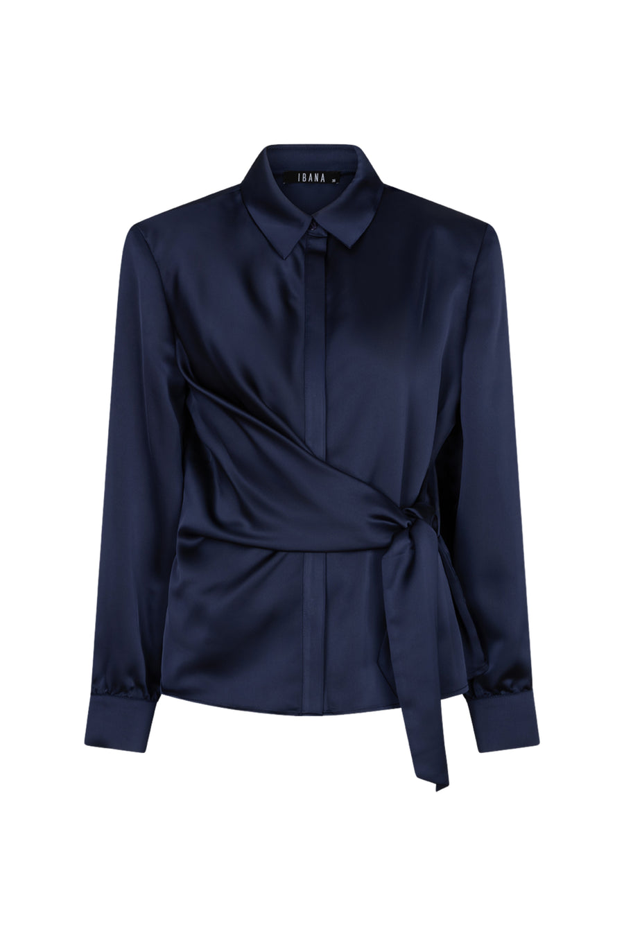 Blouse Balina in deep navy van Ibana, getoond in een close-up met details van de zachte stof en elegante snit.