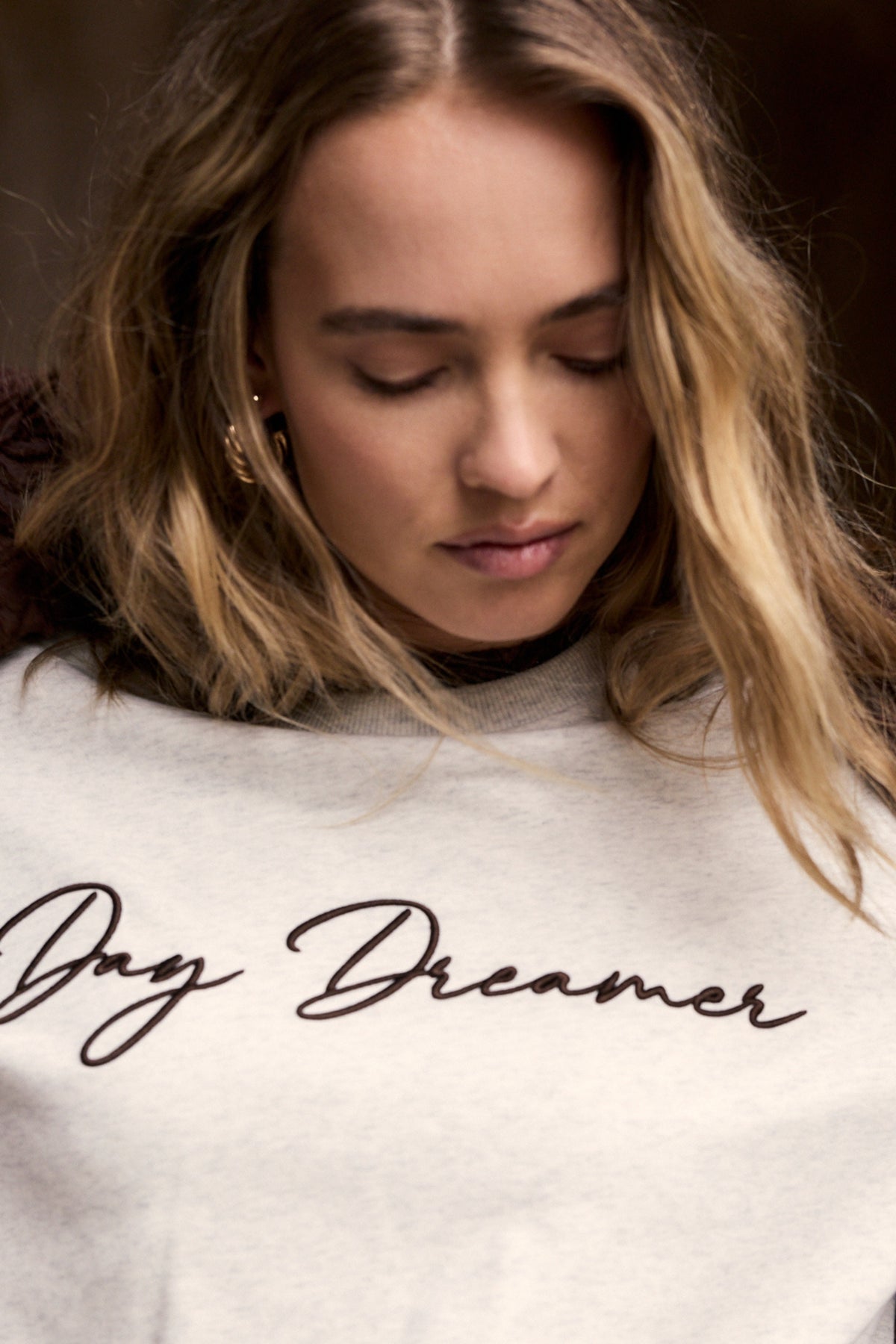 Lichtblauwe Tramontana Day Dreamer Snow sweater met ronde hals en zachte stof, gedragen door een model.