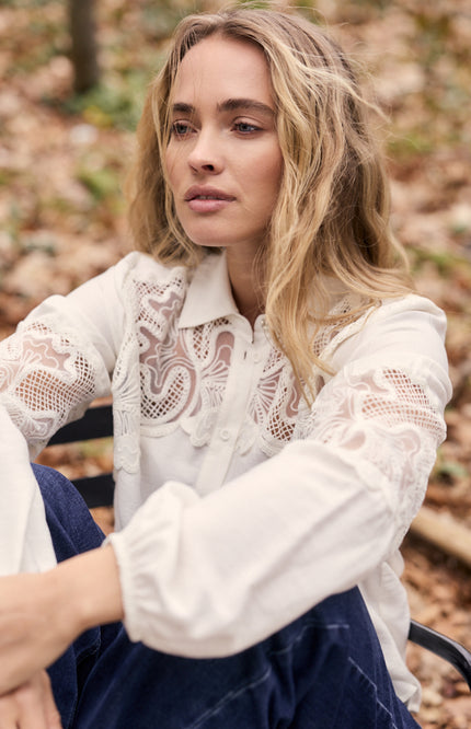 Blouse Lace Details Snow O01-21-301