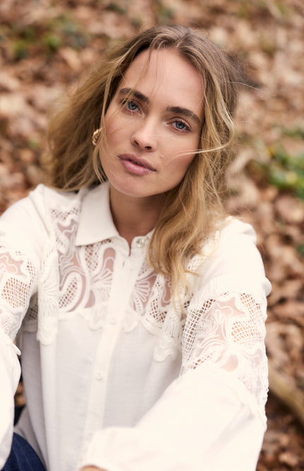 Blouse Lace Details Snow O01-21-301