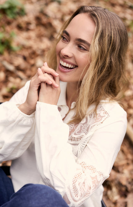 Blouse Lace Details Snow O01-21-301