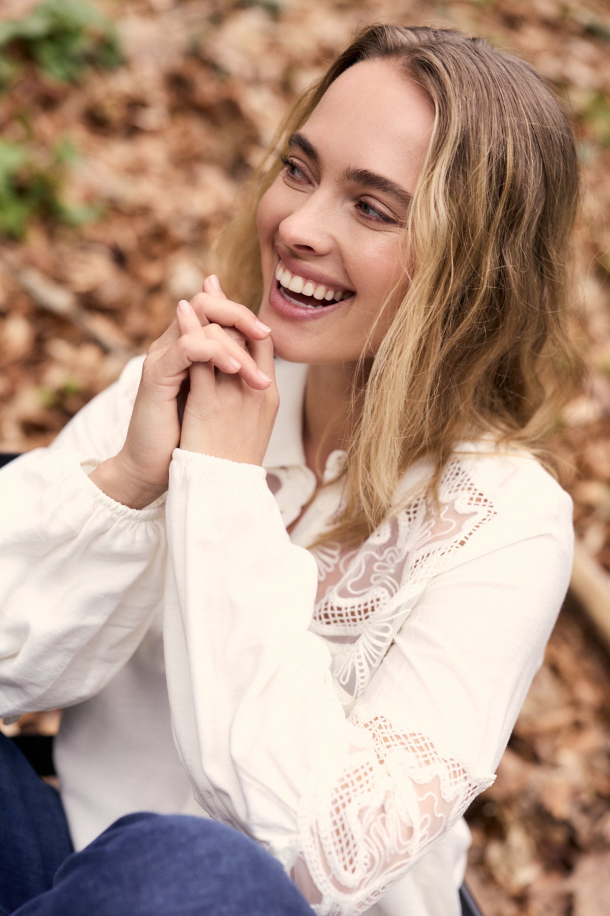 Lichte witte blouse met kanten details en lange mouwen van Tramontana, geschikt voor elegante en casual looks.