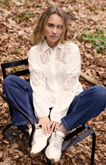 Blouse Lace Details Snow O01-21-301