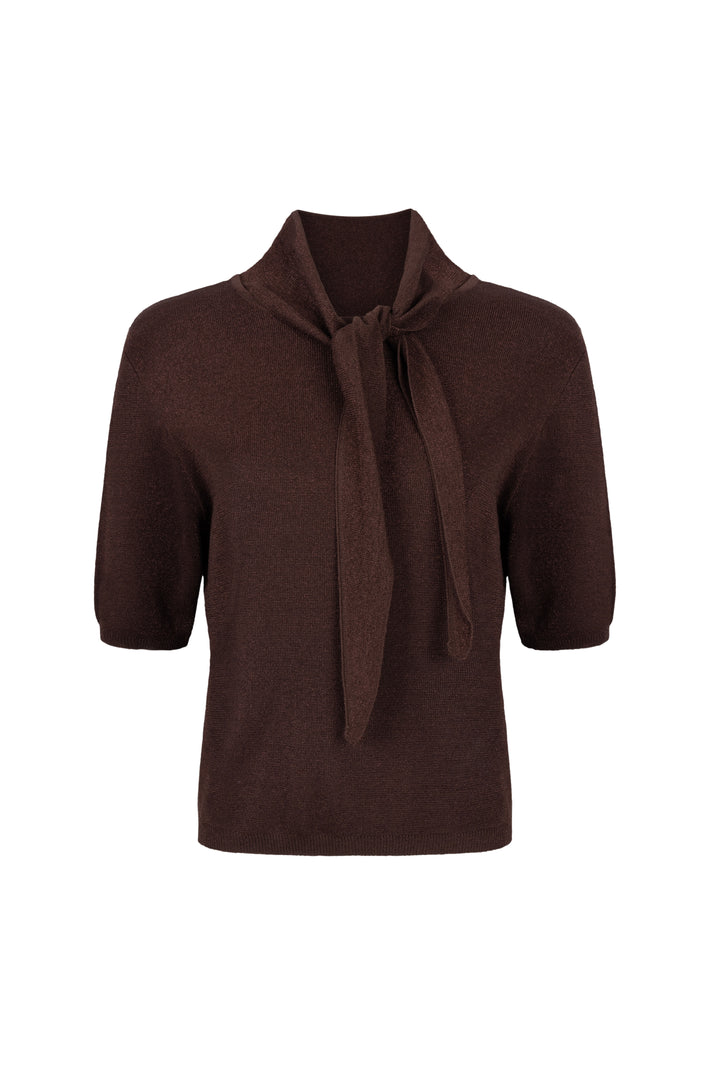 Donkerbruine shawl van Tramontana met zachte textuur en stijlvolle pasvorm, gedragen door model.