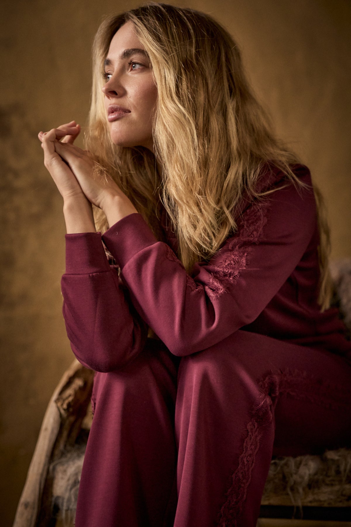 Tramontana technische trui met lace details in granaatappelrood, comfortabele casual kleding voor dames