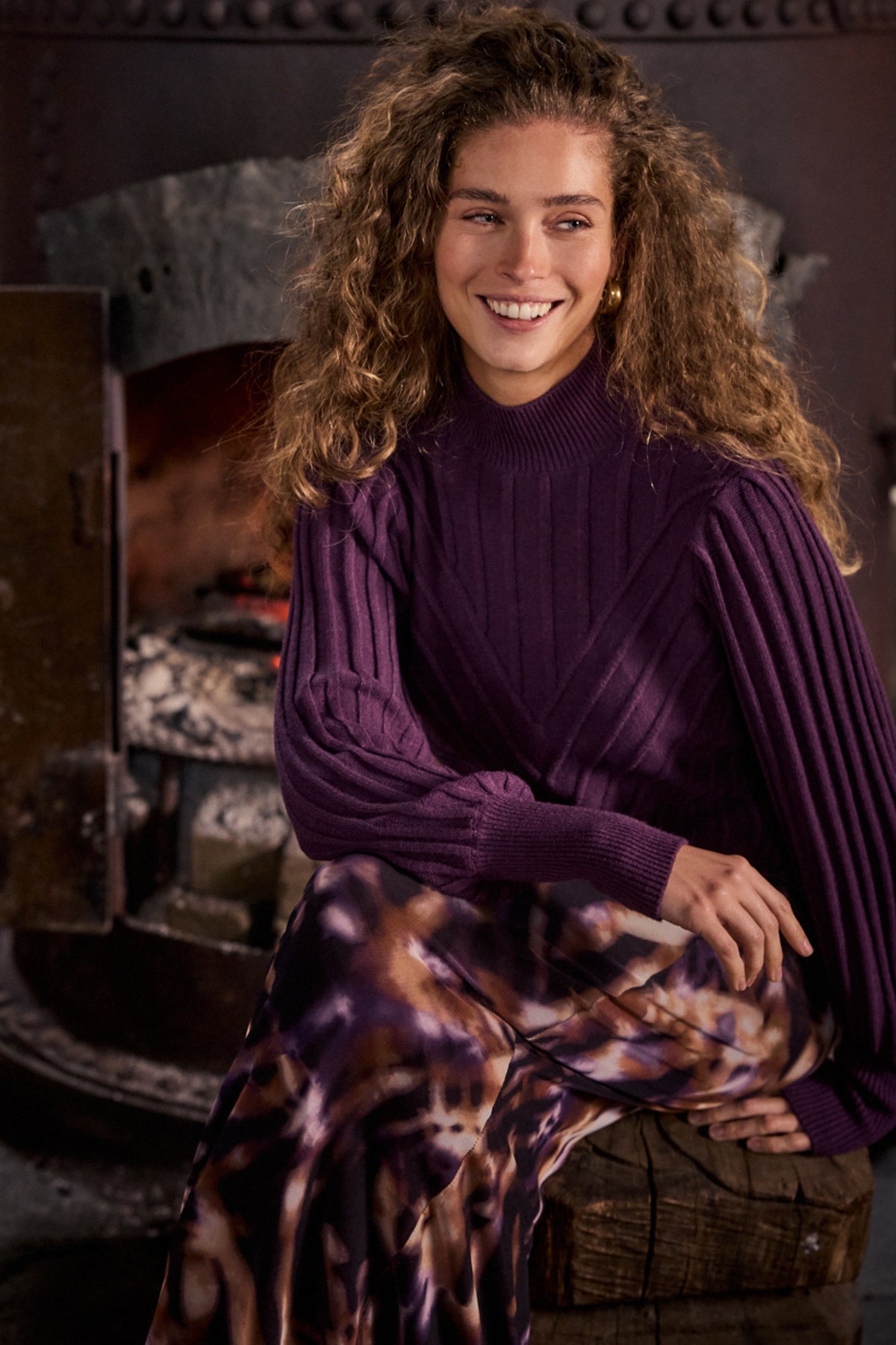 Lila winterrok Tramontana Eclipse print met paars en witte patronen, zachte stof, knielang, modieus en comfortabel.