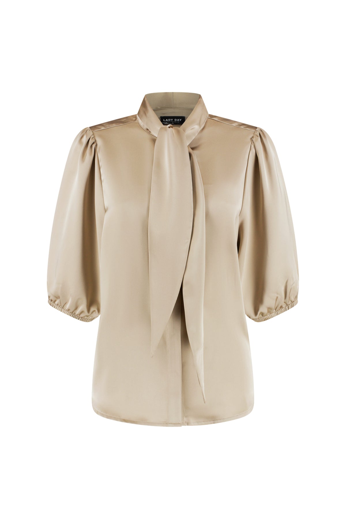 Lichte blauwe blouse van Lady Day, Rue Pepper L30-701-3458, met stijlvolle kraag en knoopsluiting, gelegen op een witte achtergrond.