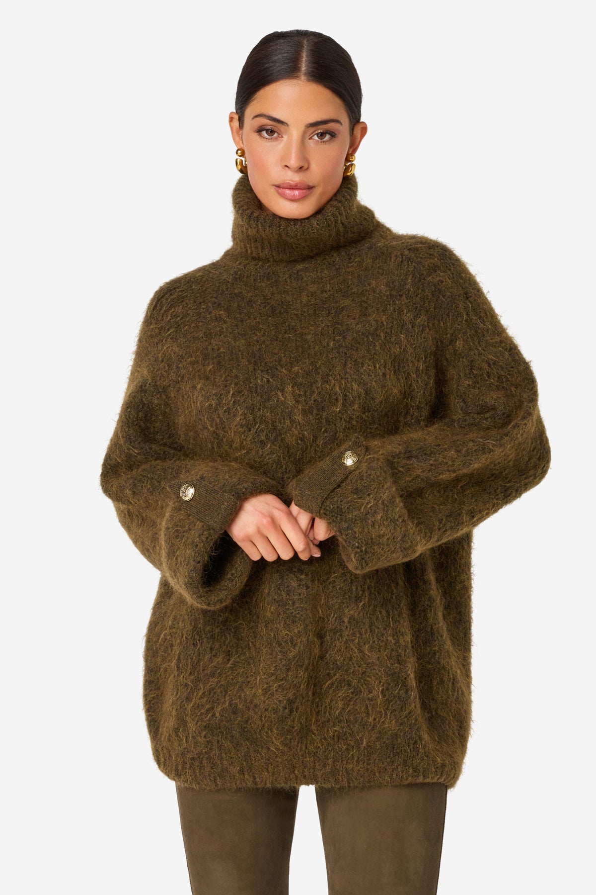 Donkere Ibana Kianna Dark Utility trui met capuchon en oversized pasvorm, gedragen door een model.
