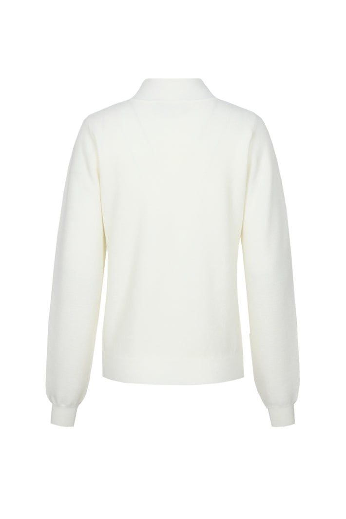 Witte G-maxx Slaine wollen top met ronde hals, gedragen door een model, close-up van het kledingstuk.
