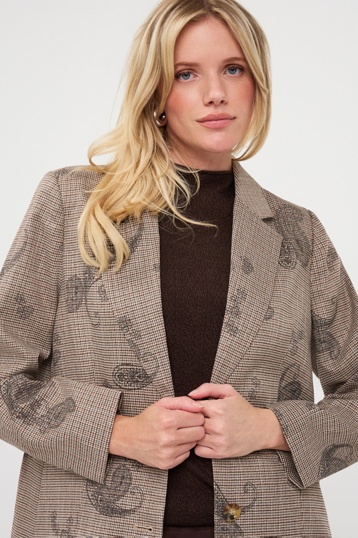 Blazer met paisley en ruitpatroon van EsQualo, donkerblauw met lichte print, getoond op een mannequin.