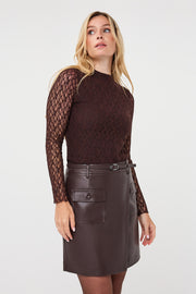 Luxe blauwe kanten top van EsQualo, model Lace Cacao F26.30504, met gedetailleerd kanten ontwerp en elegante afwerking.