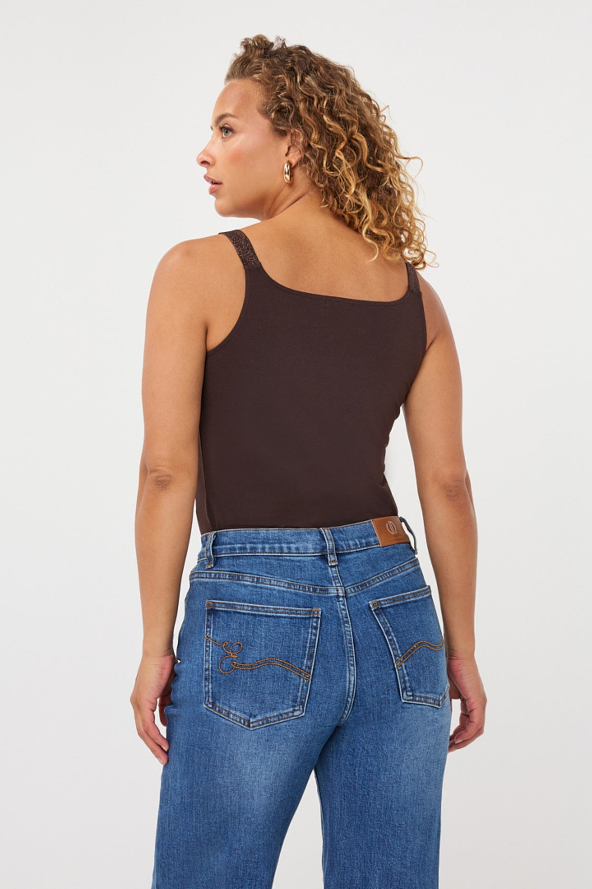 Zwart singlet van EsQualo met lurex straps en cacao kleur, casual en stijlvol voor dames.