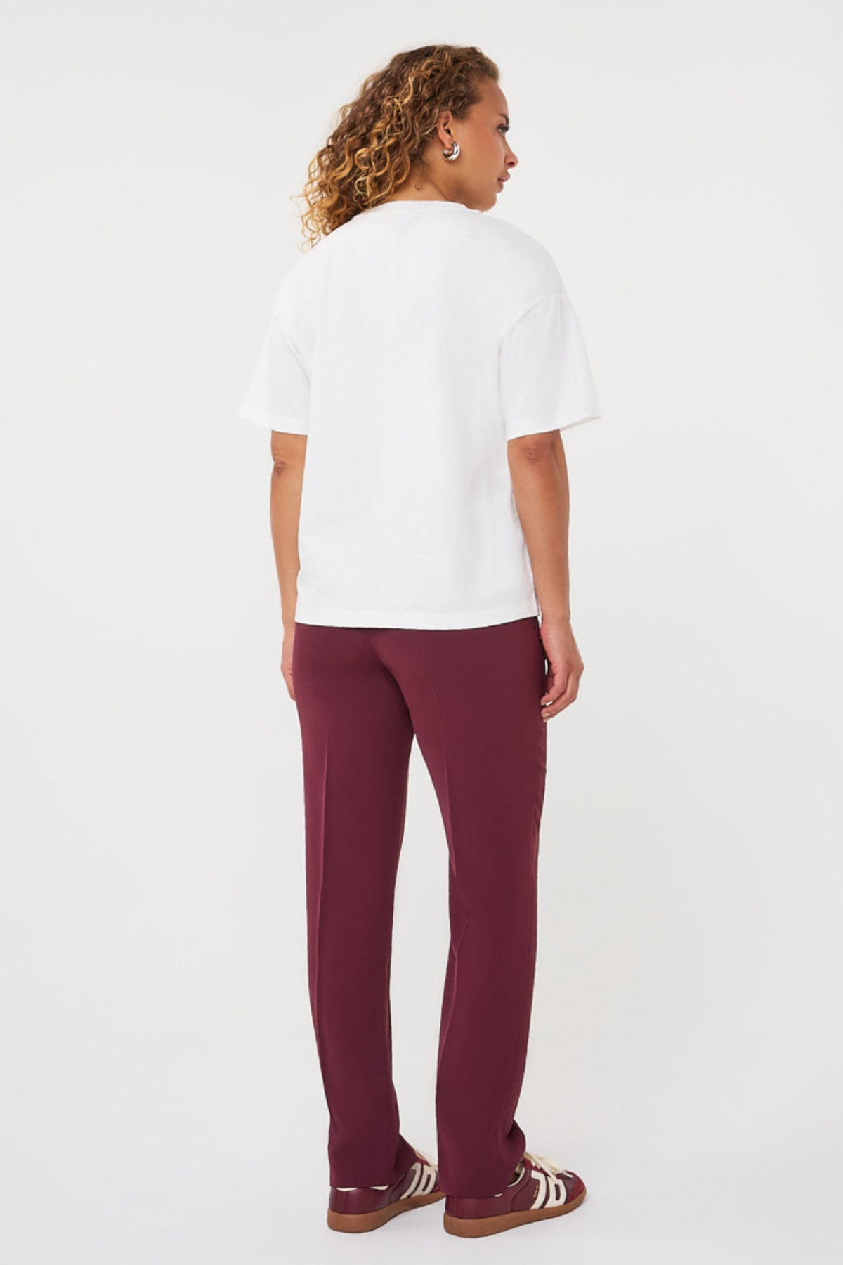Offwhite en merlot T-shirt van EsQualo met grafisch ontwerp, zichtbaar met ronde hals en korte mouwen.