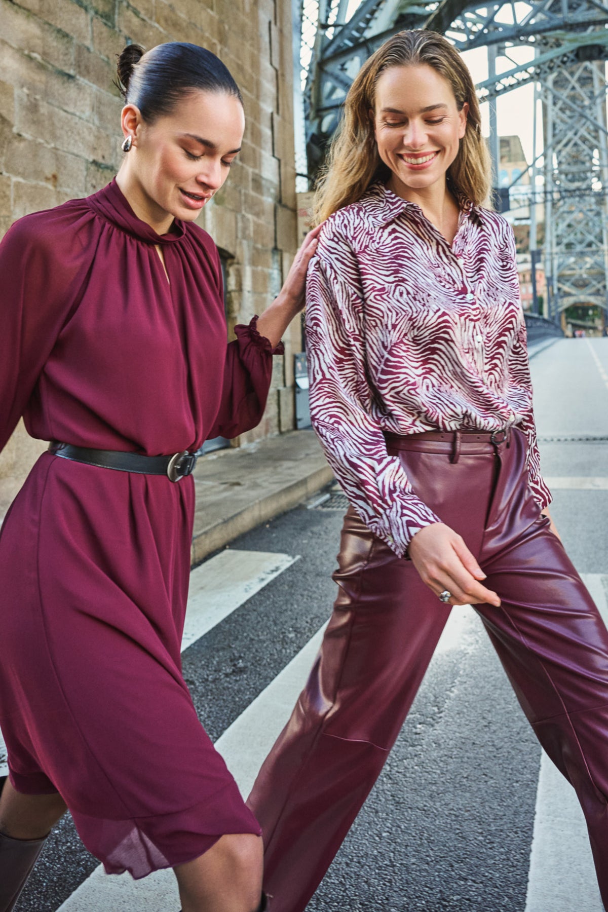 Oversized basic blouse met zebra print van EsQualo, comfortabele damesblouse met opvallend diermotief, casual en stijlvol.