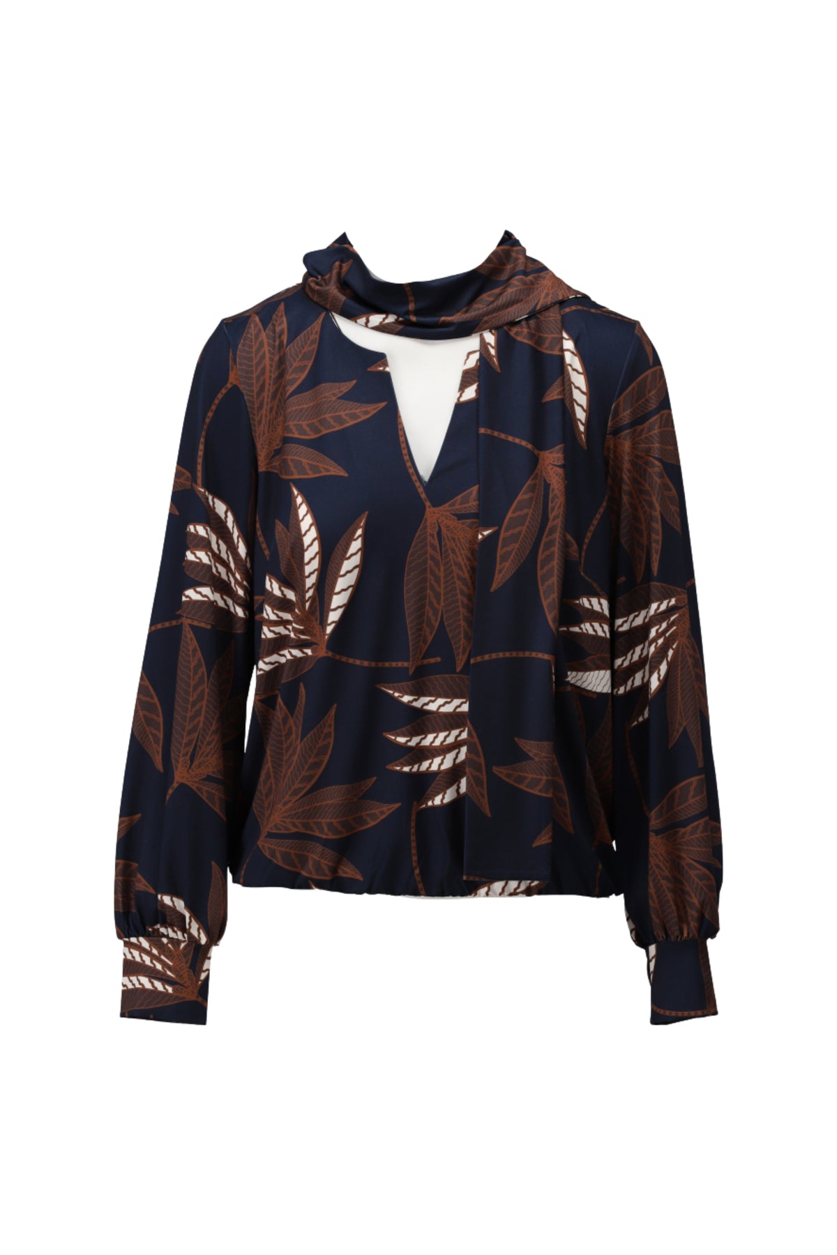K-design top sjaaltje met print, kleurrijk en stijlvol, zichtbaar op model, perfect voor casual en chique outfits.